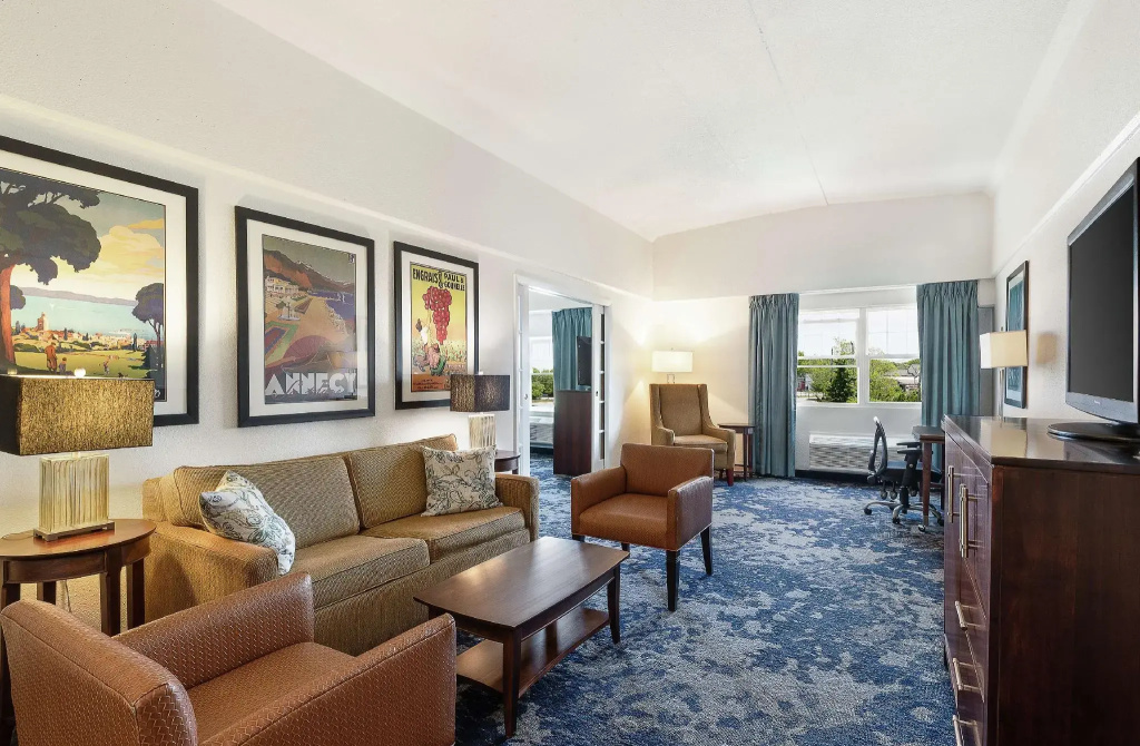 2 Bedrooms Double Suite (full double bed)