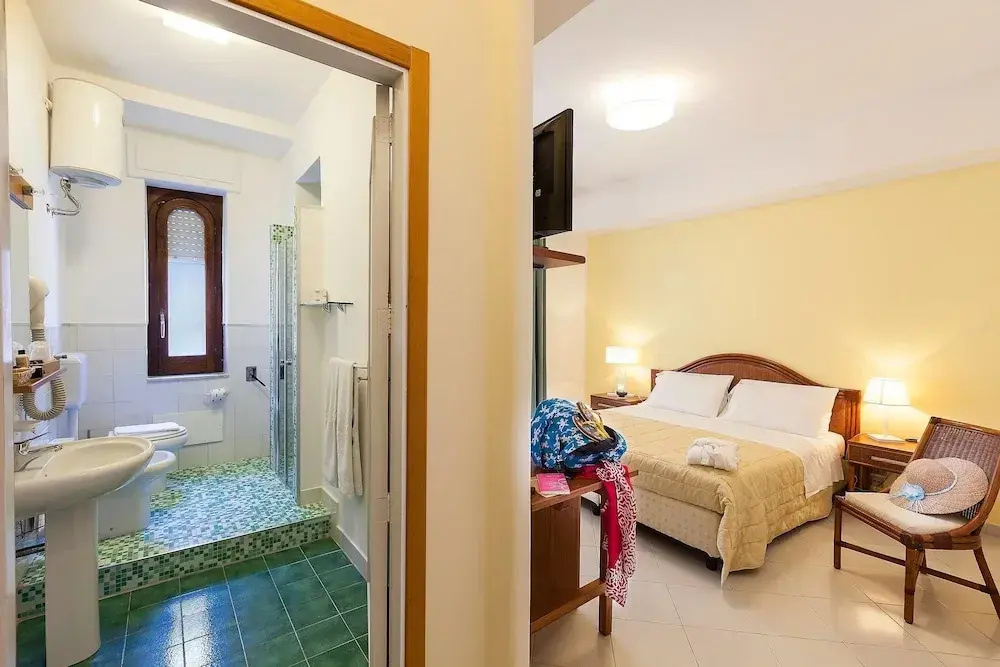 Standard Double room with balcony (full double bed)