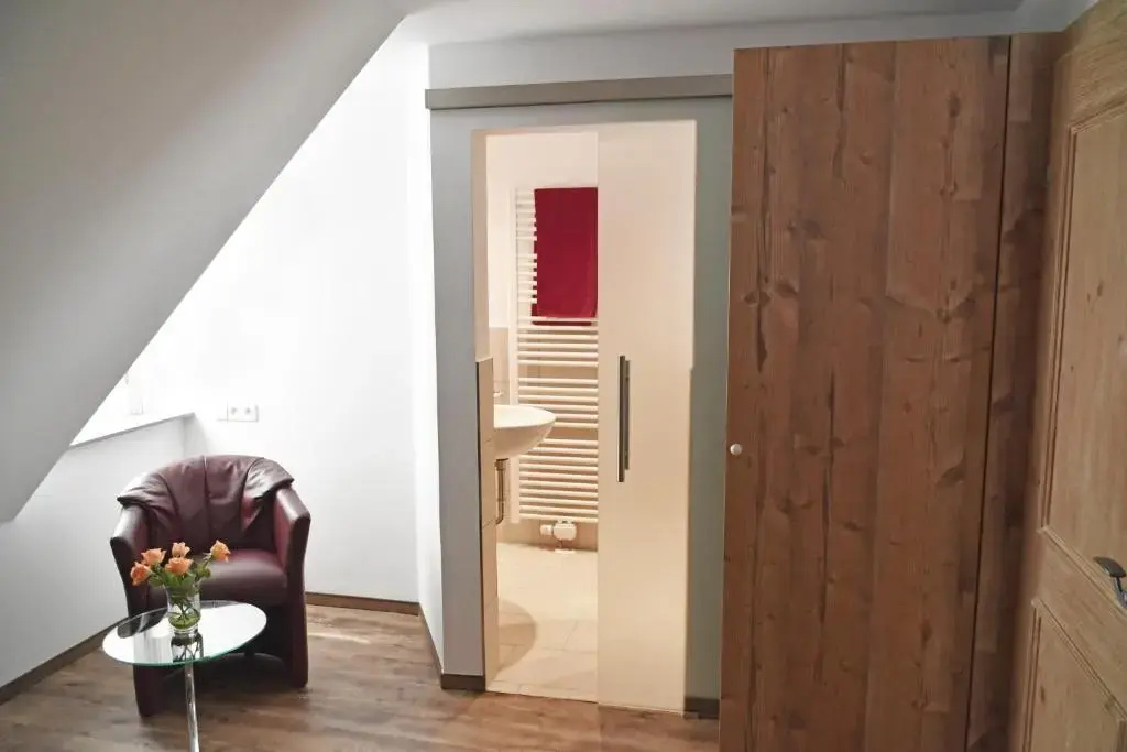 Hotel Zur Eisenbahn - Chambres