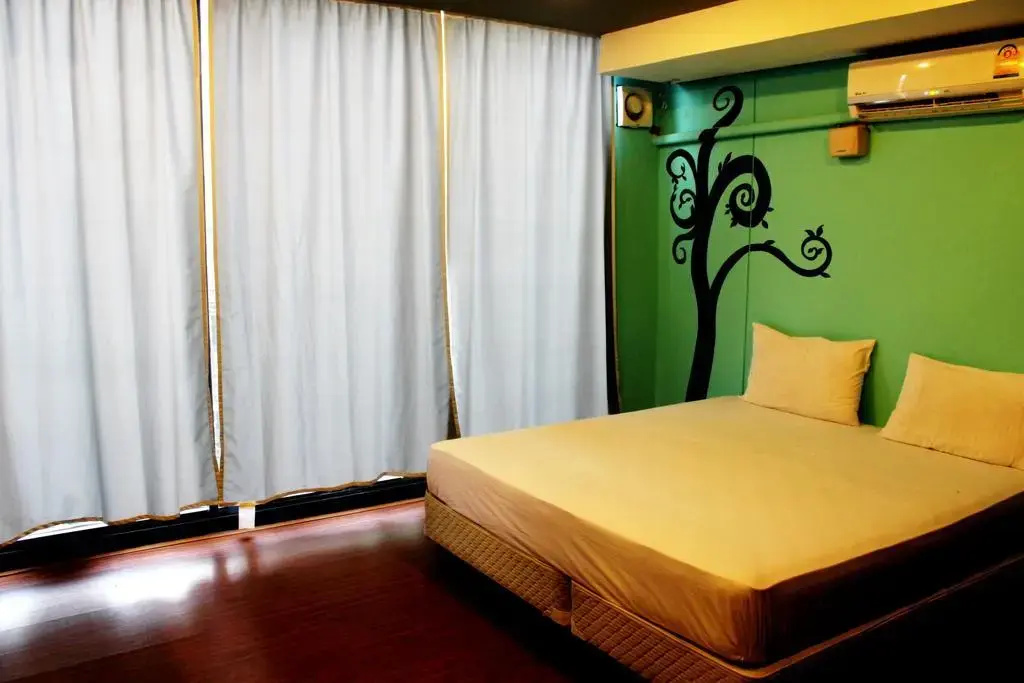 Rod Fai Fah Apartment