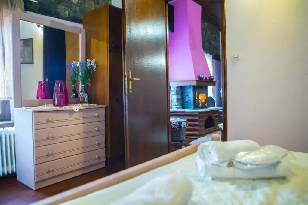 Deluxe Double Suite (full double bed)