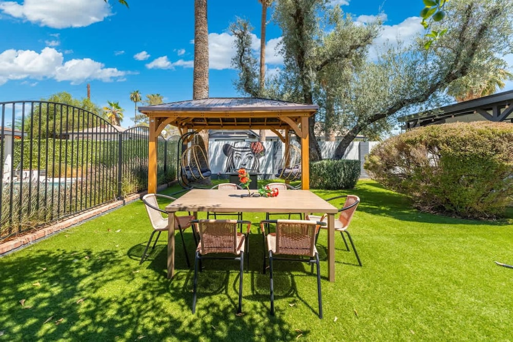Central PHX 1BR Apartment Pool Gazebo