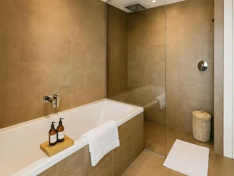 Deluxe Double room with city view (full double bed)