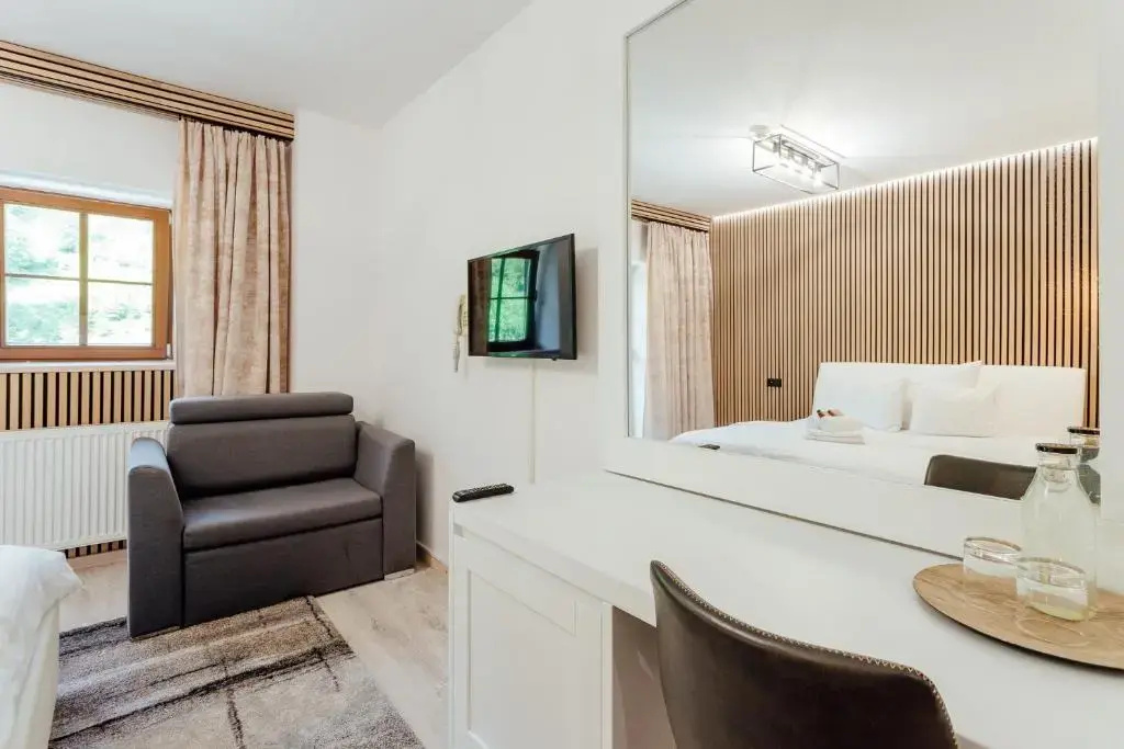 Standard Double room with balcony (full double bed)