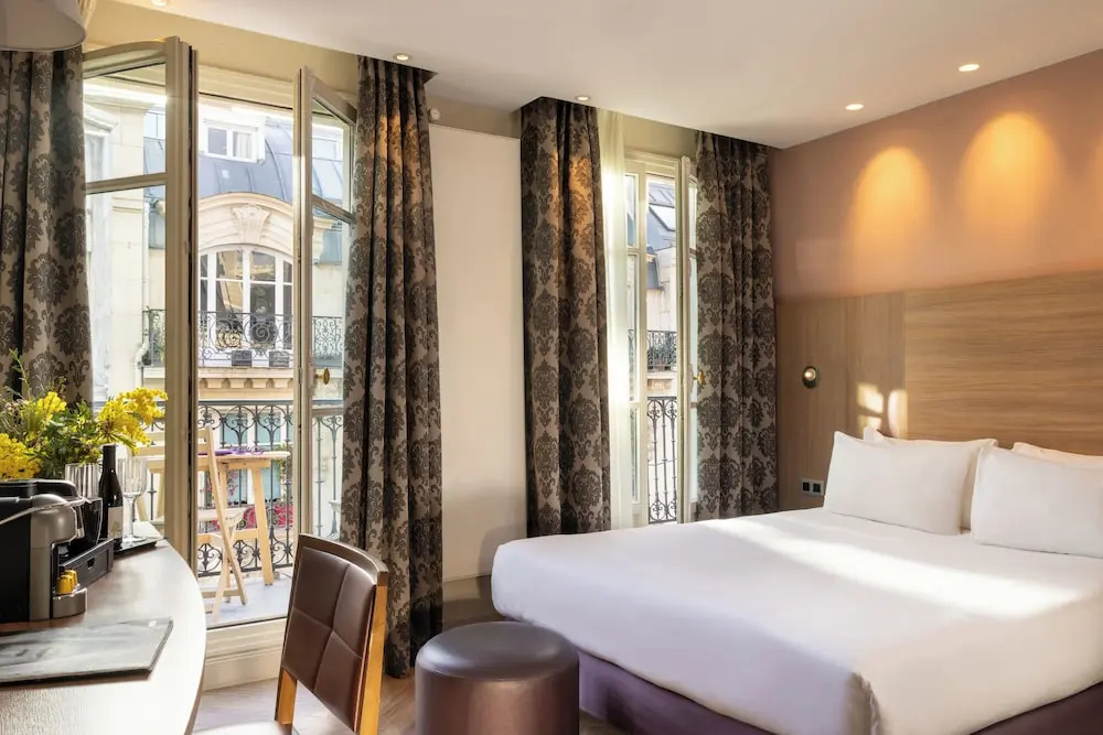 Hotel de Sevigne 75