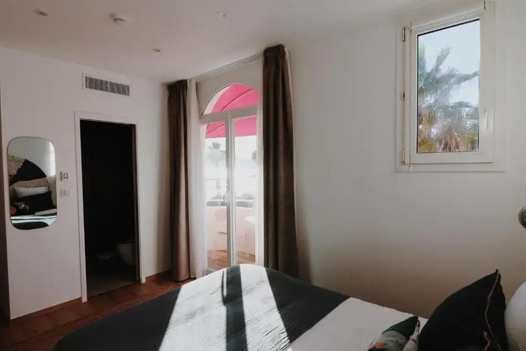 Standard Double room with partial sea view (full double bed)