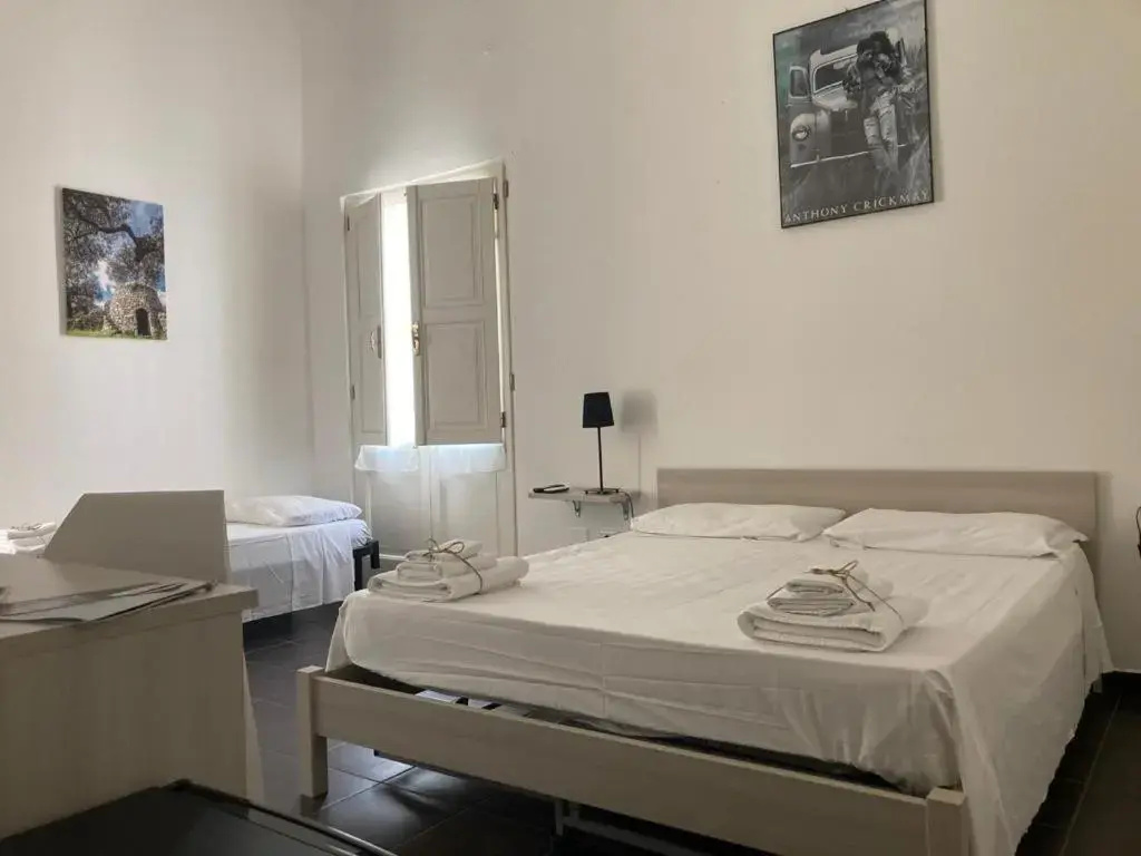 Deluxe Double room with balcony (full double bed)