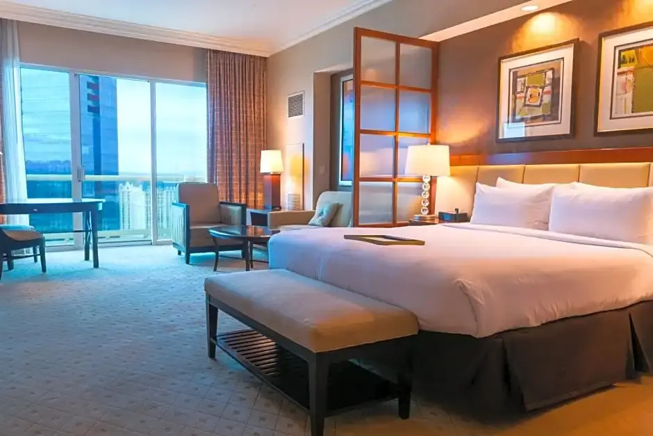 Deluxe Suite with balcony