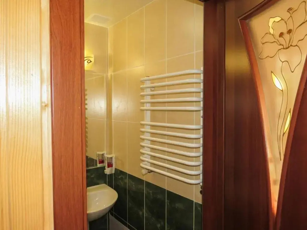Economy room
