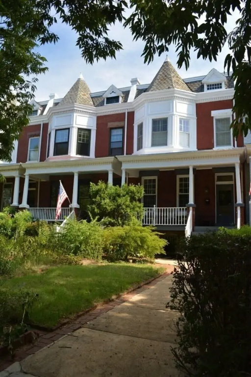 Lincoln Park Place Capitol Hill With Parking