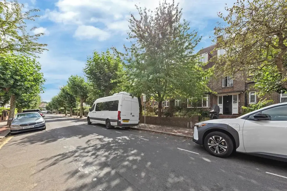 Amazing 3-bed Flat in Golders Green Near Station