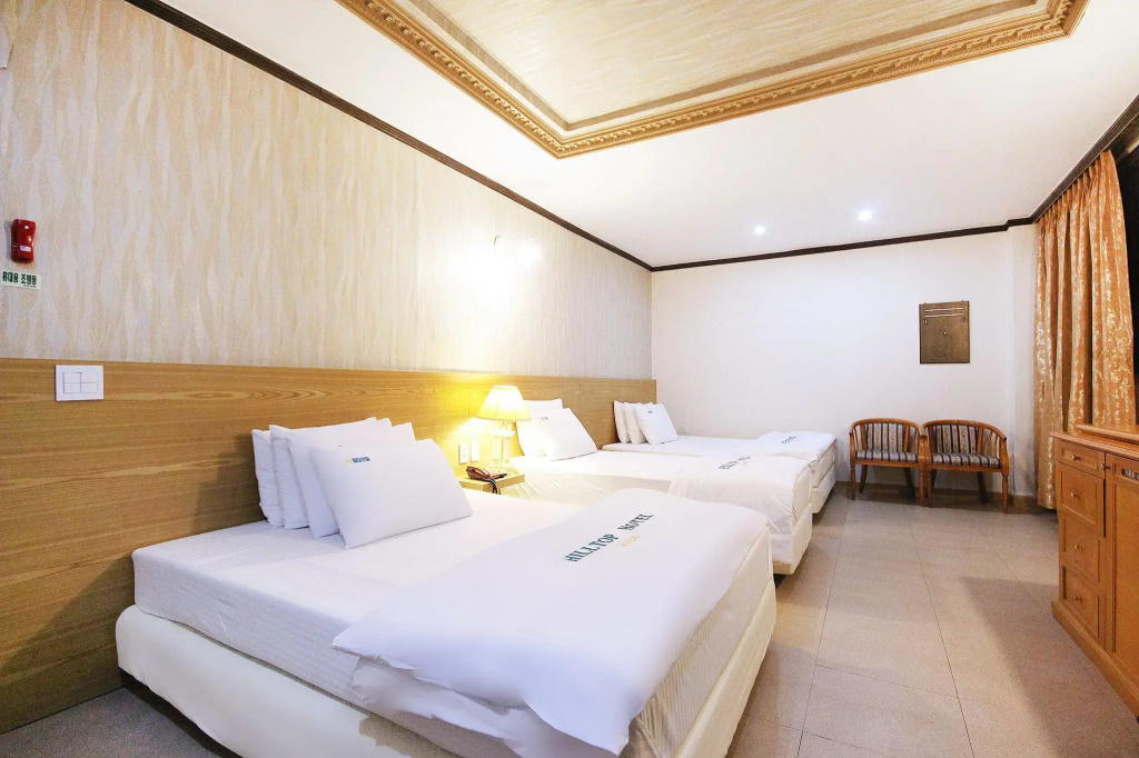 Standard Triple room