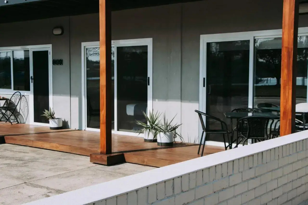 The Wheelhouse - 2BR Waterfront Apt in town - фото 19