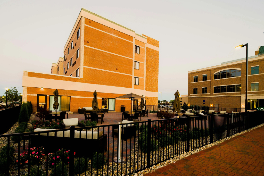 Courtyard Bay City