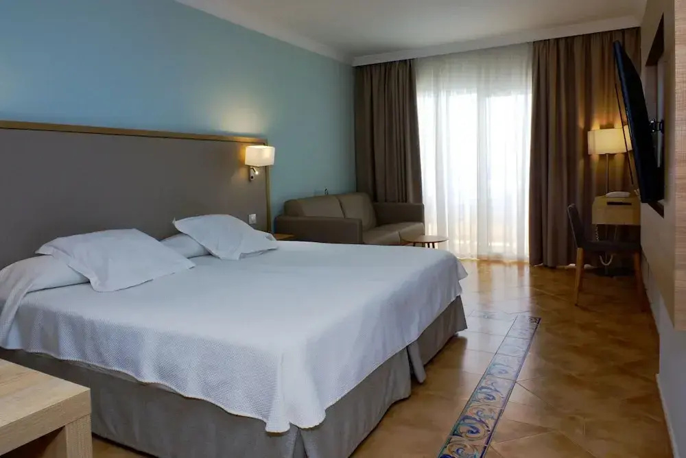 Standard Double room with partial sea view (full double bed)