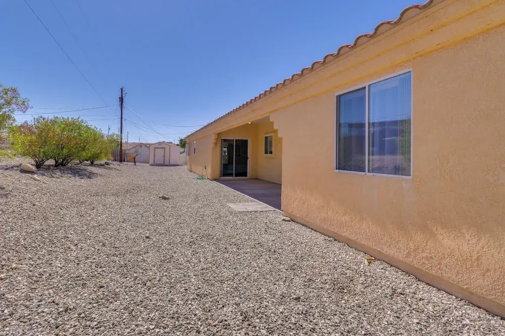 4 Mi to London Bridge: Lake Havasu City Home!