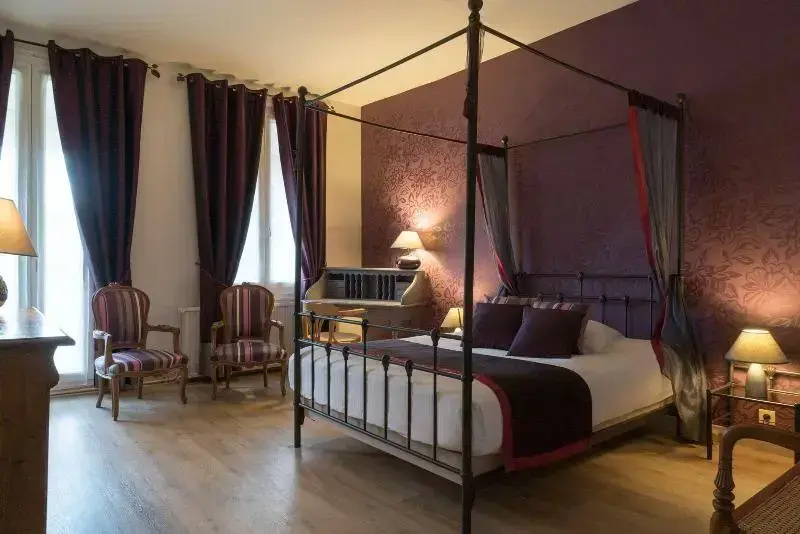 Classic Double room with balcony (full double bed)