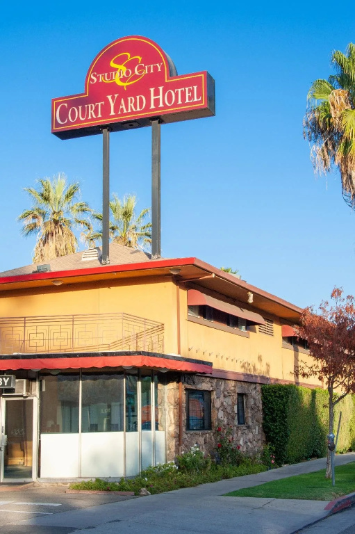 Studio City Court Yard Hotel — фото