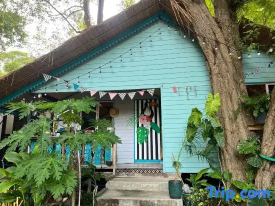 Benny family’s beach hostel