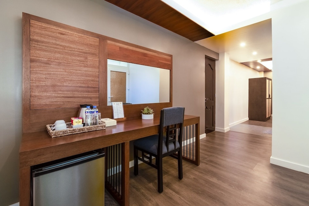 Economy Suite