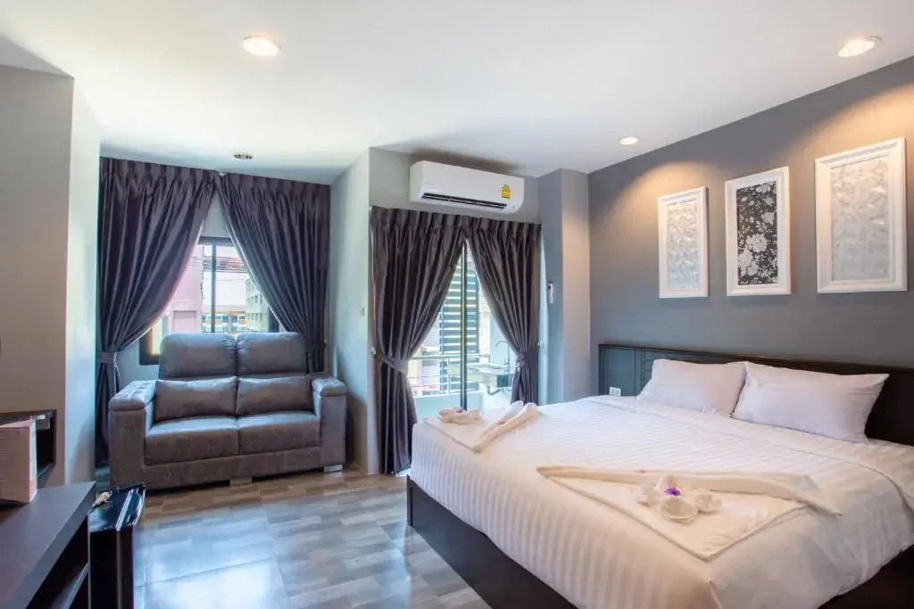 Deluxe Double room with balcony (full double bed)