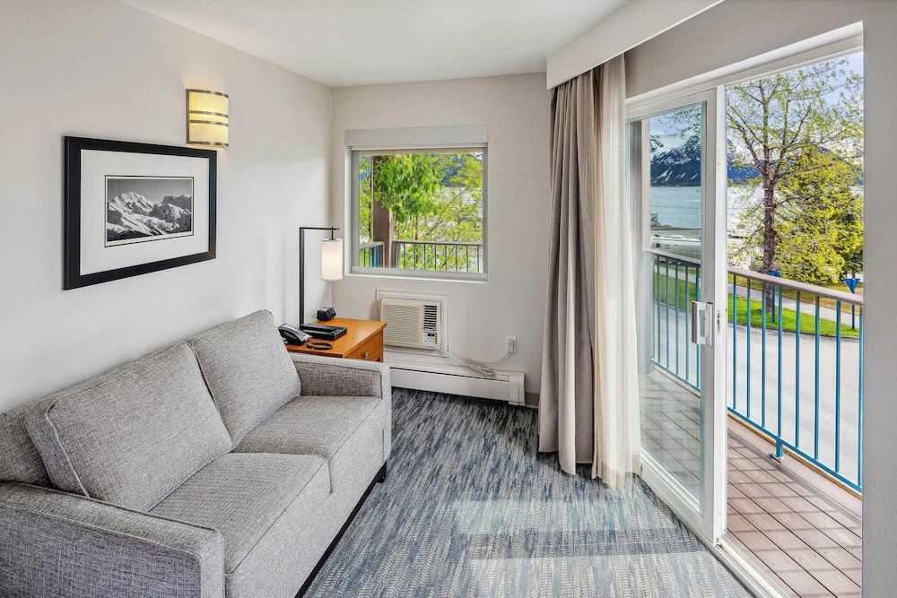 Standard Double room with ocean view (full double bed)