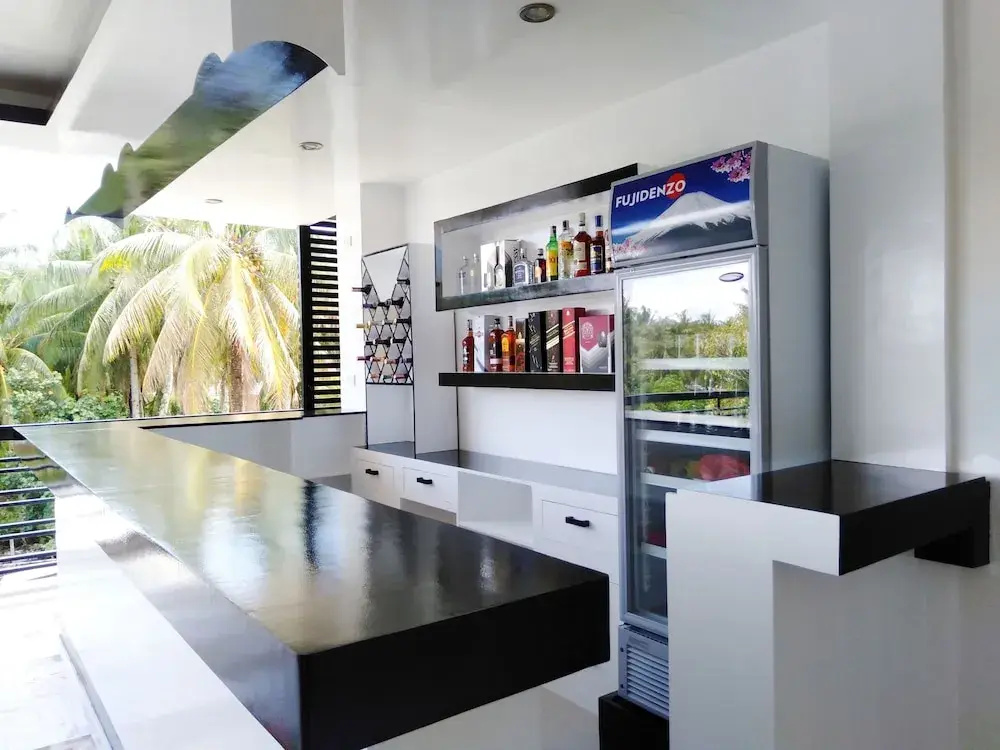 Food & Beverage