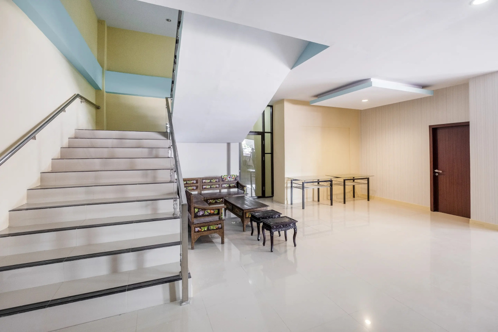 Lobby & Reception