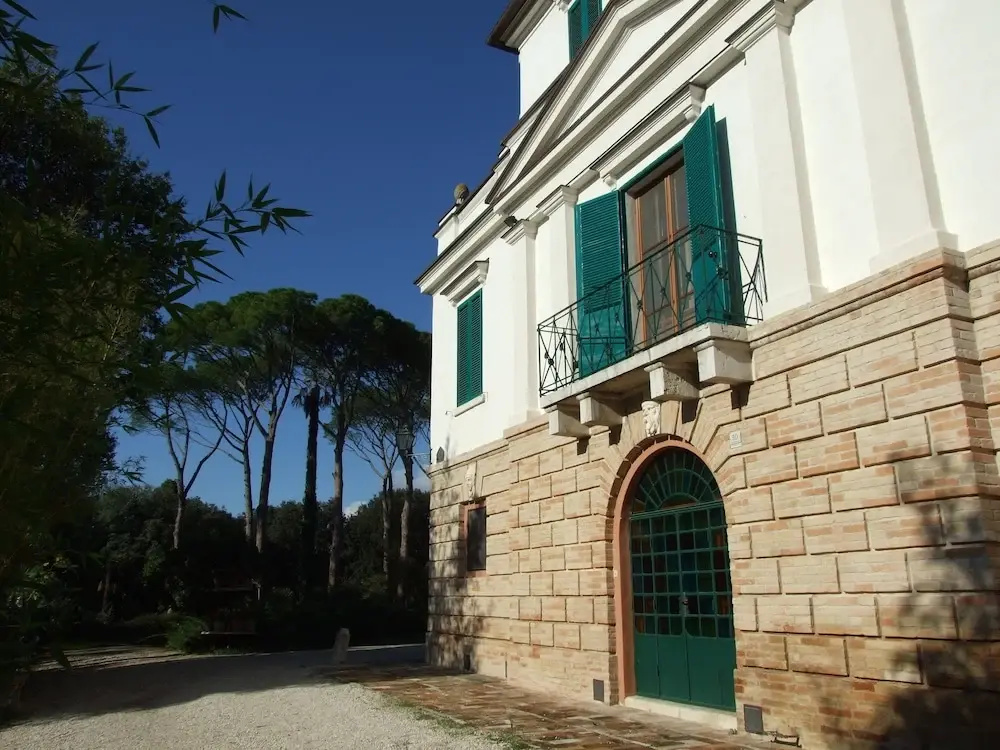 Elegante Appartamento in Villa con Piscina