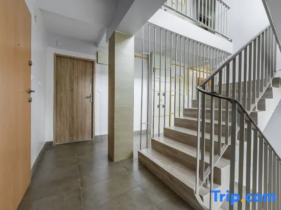 Lumina Premium 3BR Apartment with Balcony AC
