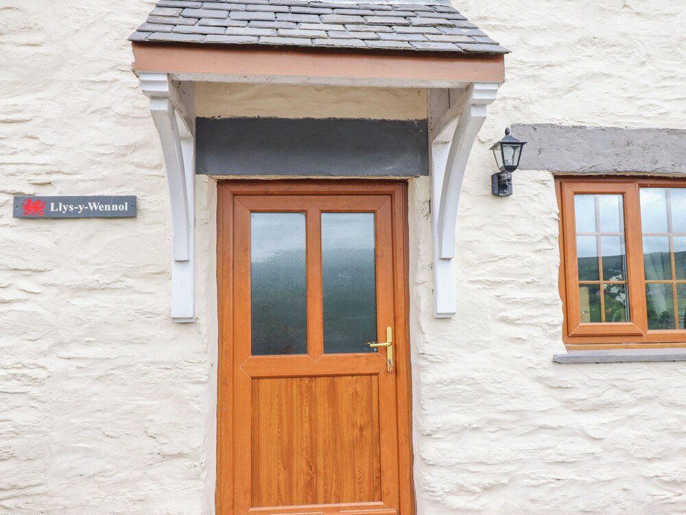 Llys-y-wennol