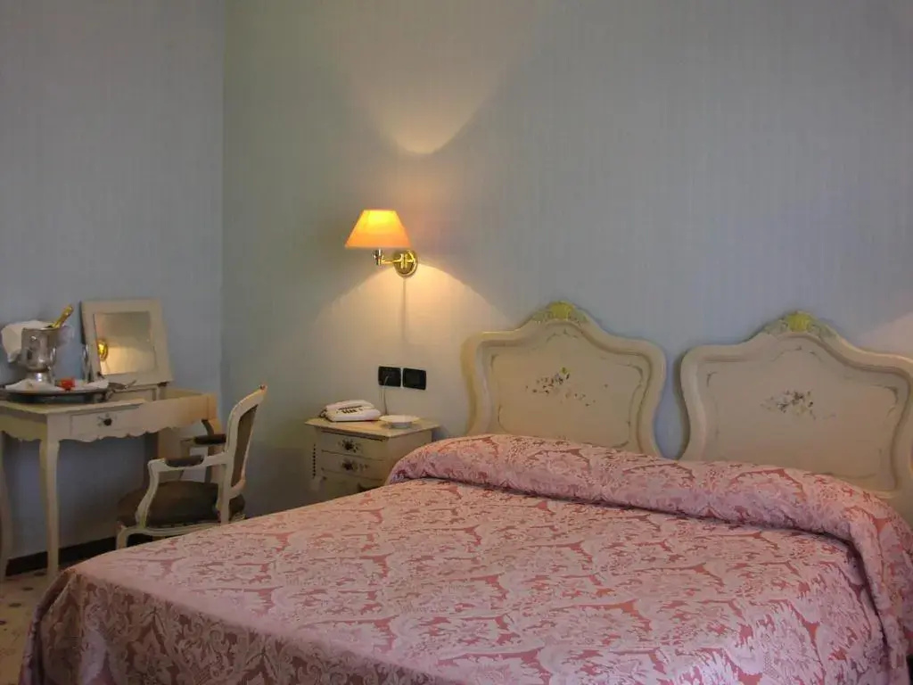 Standard Double room with balcony (full double bed)