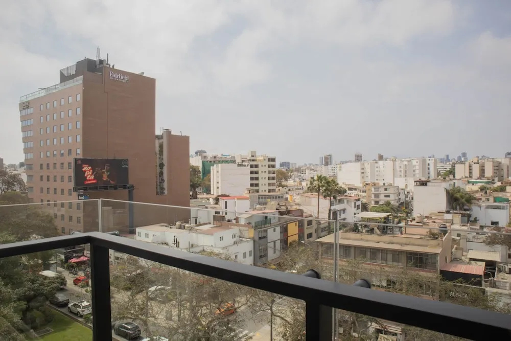 w Charming 2BR w Balcony in Miraflores