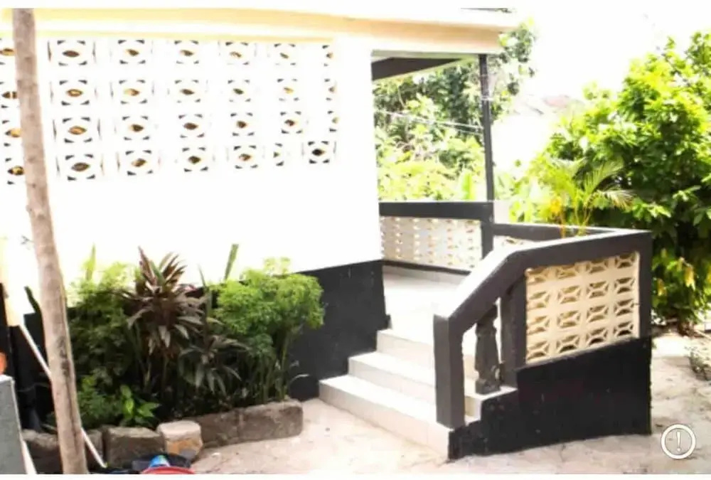 Beautiful 3-bed 2 Bath House at Spur Road Freetown