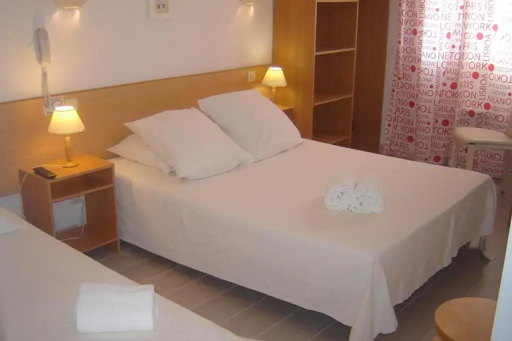 Standard Triple room