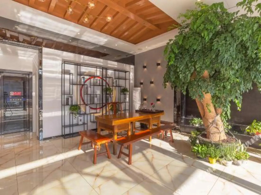 Super 8 Hotel Premier (Beijing Guomao West, Dawang Road)