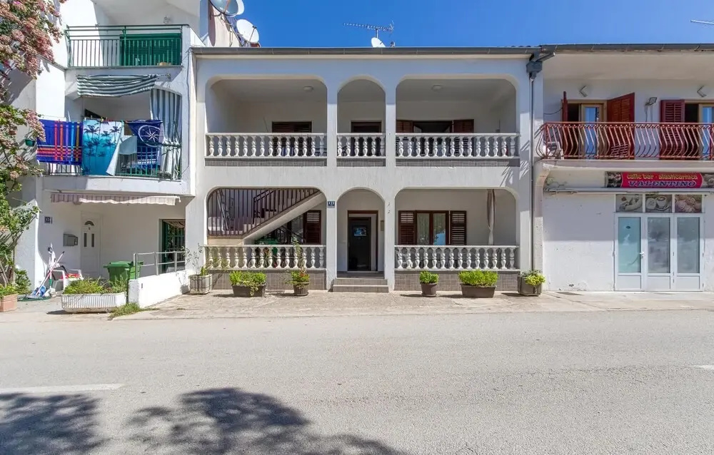Nice Apartment in Sveti Filip i Jakov With 2 Bedrooms and Wifi