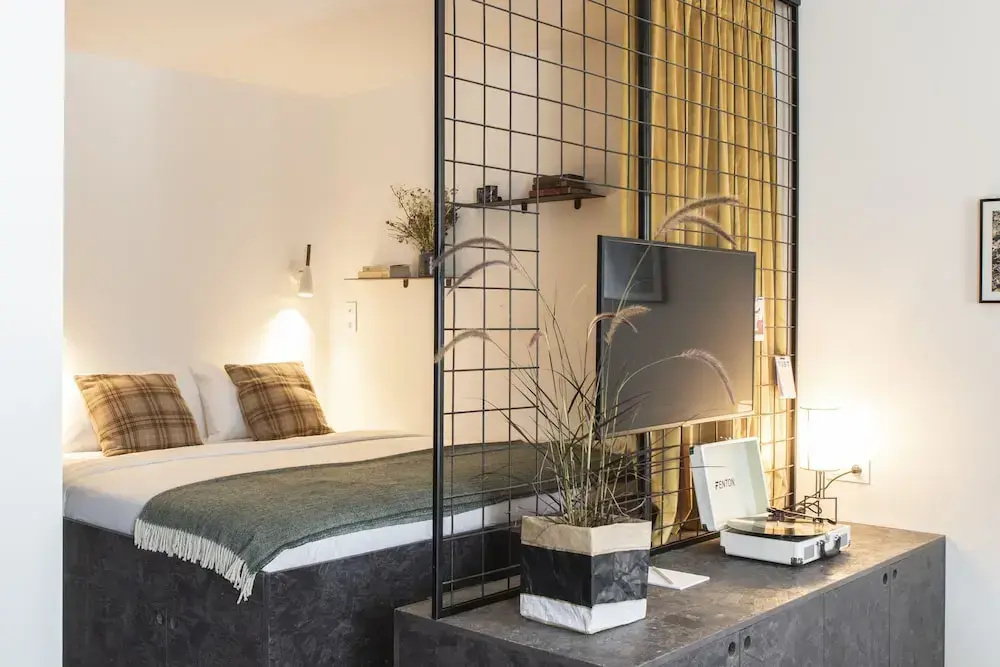 Deluxe Double room (full double bed)