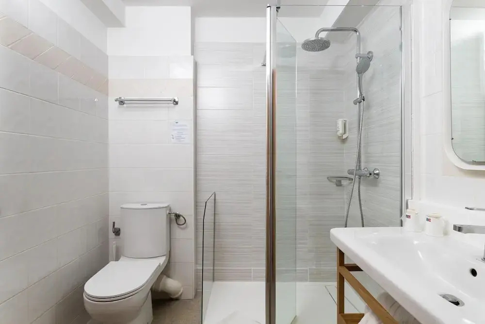 1 Bedroom Standard Quadruple Family room with balcony