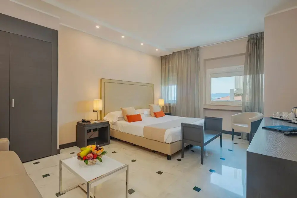 Junior Suite with partial sea view