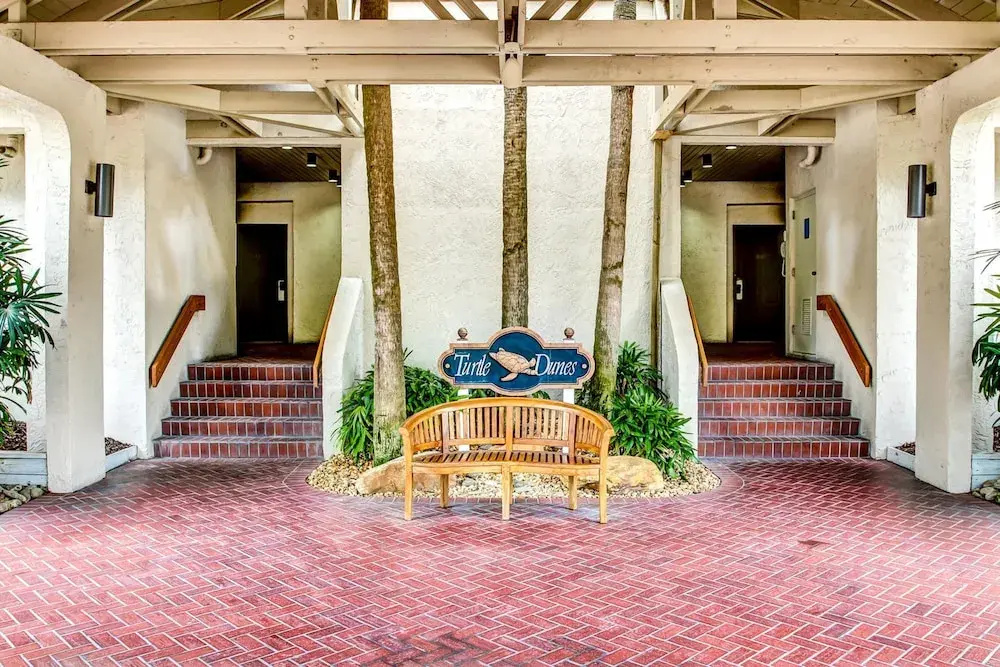 Attractive Home Steps From Ocean With Pool, Central AC, Deck & Fast Wifi