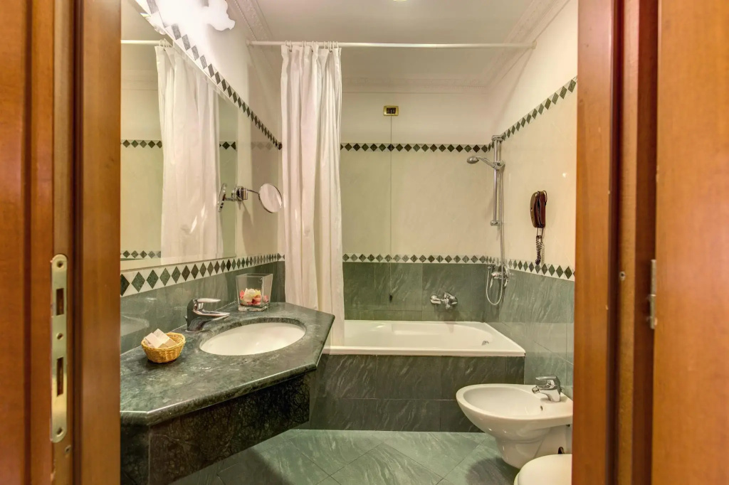 Double room (full double bed)
