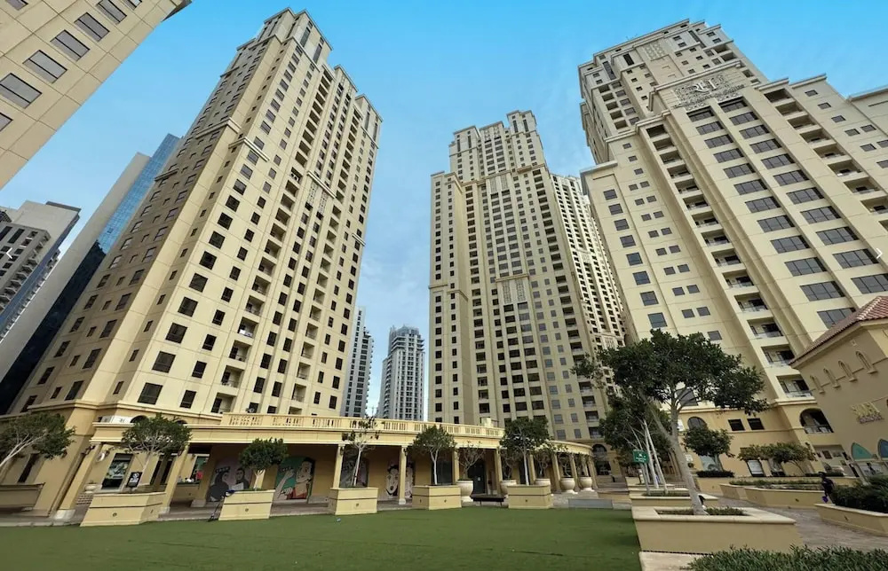 bnbme - Murjan 5 - 3BR & Maid Room