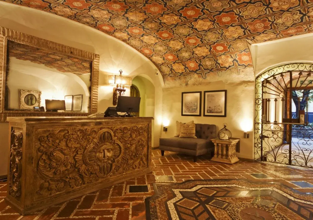 Lobby & Reception