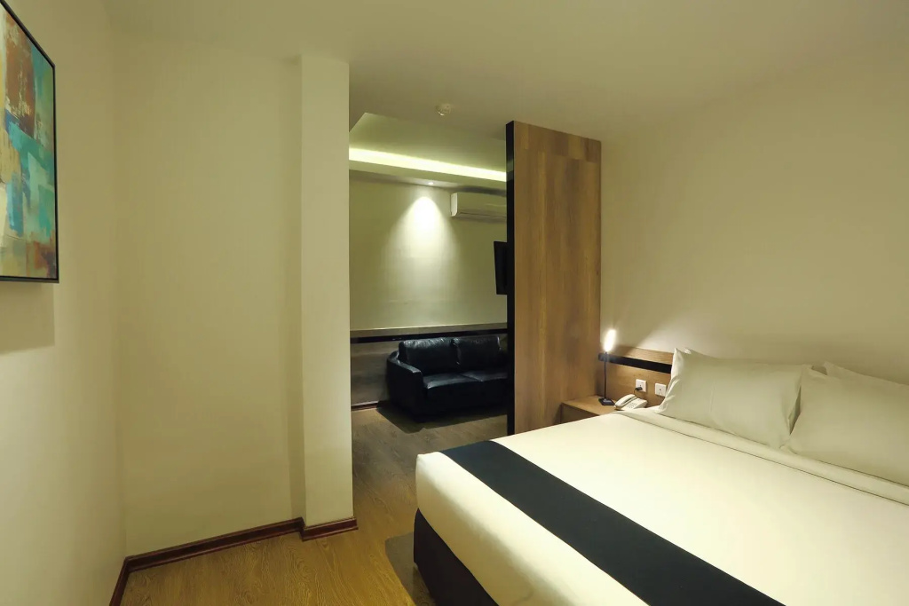 Deluxe Double room (full double bed)