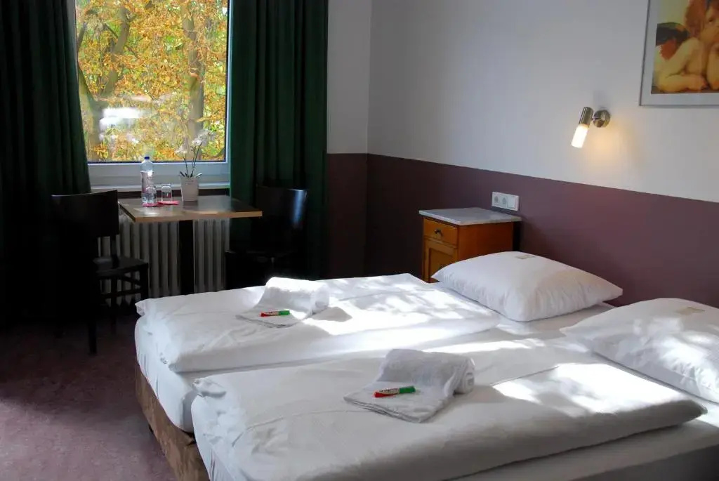 Double room (twin beds)