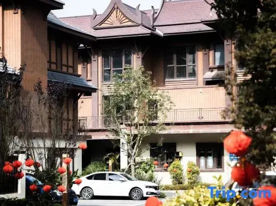 Mangshi Kingfisher Homestay (Yi Nationality Ancient Town)