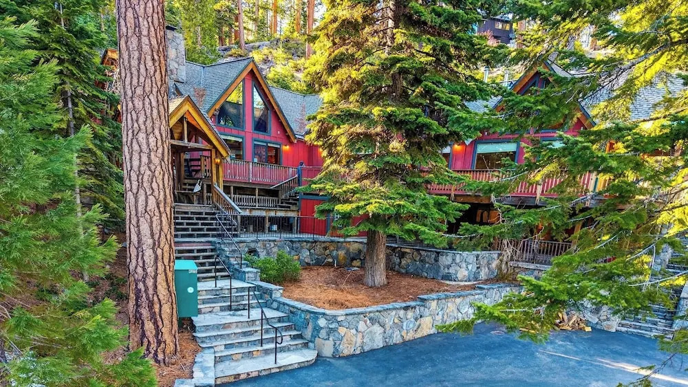 Grand Elk Chalet by Avantstay Private Beach + Pier + Hot Tub Historic A-frame in Carnelian Bay Near Tahoe City + Hiking Trails