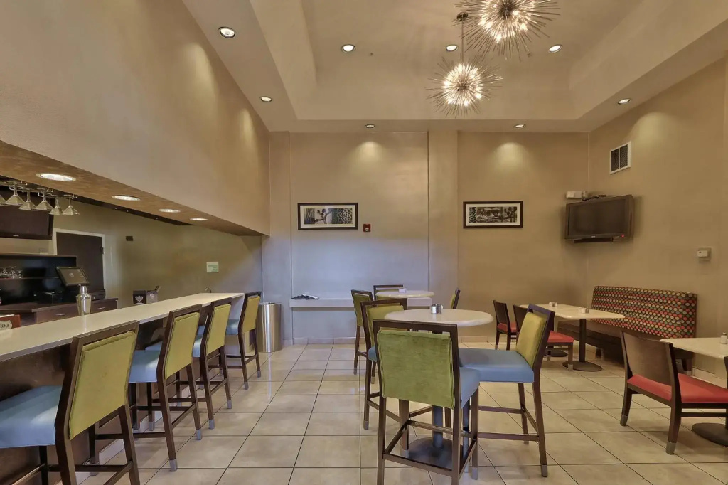 Holiday Inn & Suites Albuquerque Airport by IHG - фото 36