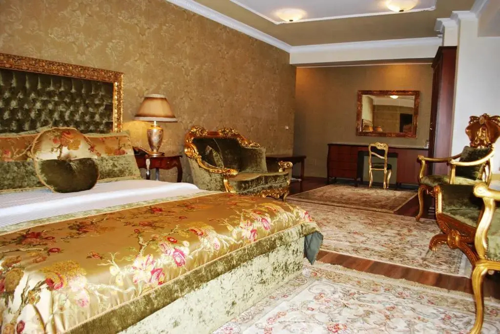 Deluxe Suite